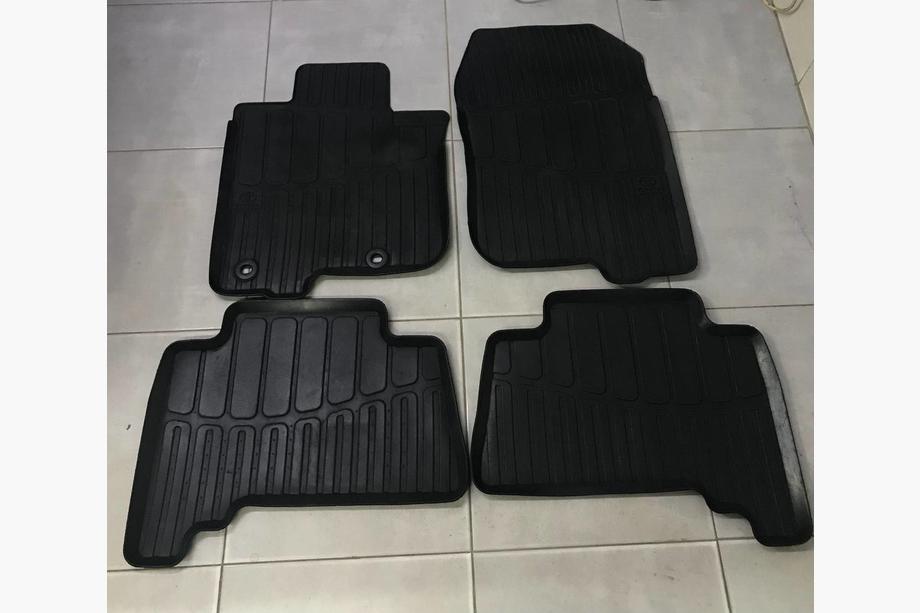 Toyota Land Cruiser Prado 150 2009-2023 Gummimatten (2013-2022, Original) Gebraucht Foto 1