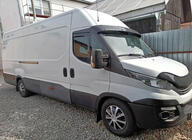Iveco Daily 2014- Frontscheibenblende V2 (schwarz glanz, 5mm) Foto 7