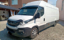 Iveco Daily 2014- Frontscheibenblende V2 (schwarz glanz, 5mm) Foto 6