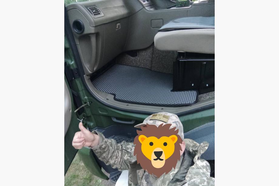 Daewoo Novus EVA Fußmatten nur für Militärfahrzeuge (schwarz) Image
