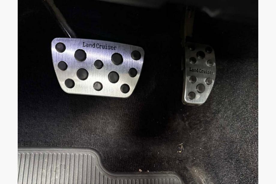Toyota Land Cruiser 200 2007-2021 Pedalauflagen 2016+ Set Image