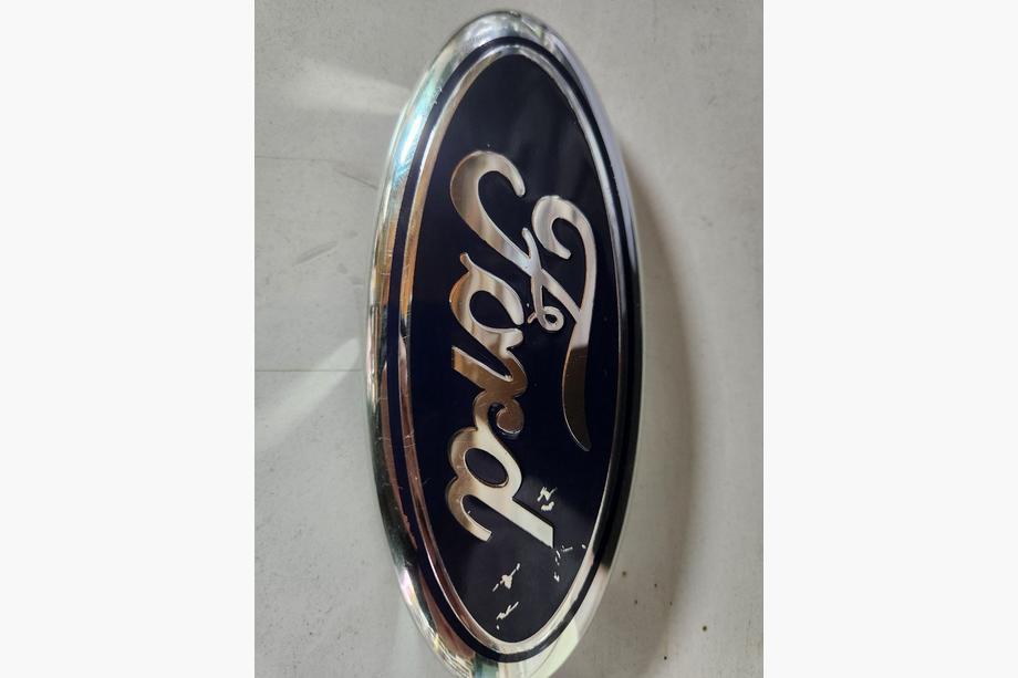 Ford Fusion 2002-2012 B-Ware! Frontemblem (mit Clips) Image