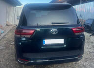 Toyota Land Cruiser 200 2007-2021 Facelift Kit auf LC 300 High-Line (Komplettset) Foto 11