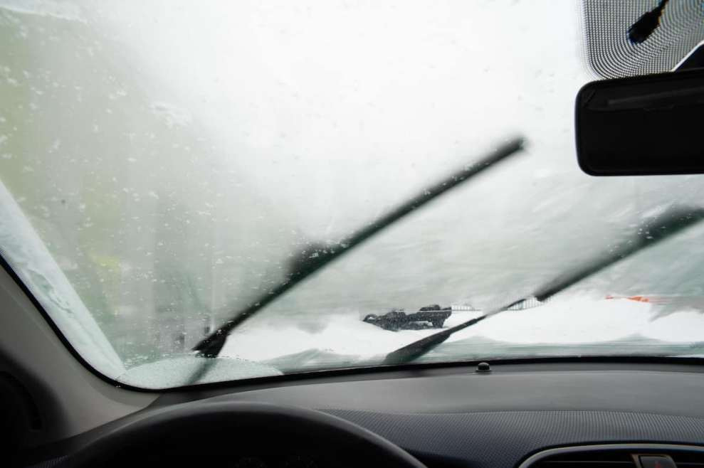 Was tun, wenn die Scheibe im Auto beschlägt?