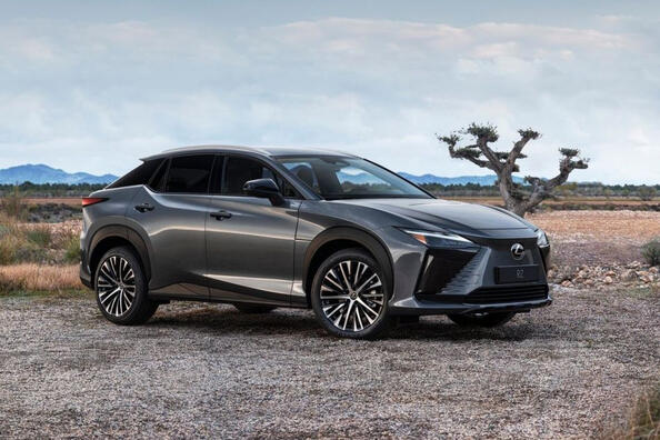 Der elektrische Cross-Lexus RZ erhielt eine günstigere Version – den 300e