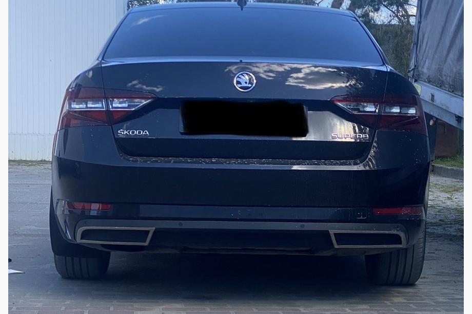 Skoda Superb 2015-2024 Heckstoßstangen-Endschutzleisten Carmos (3 Stk, Edelstahl) Foto 3