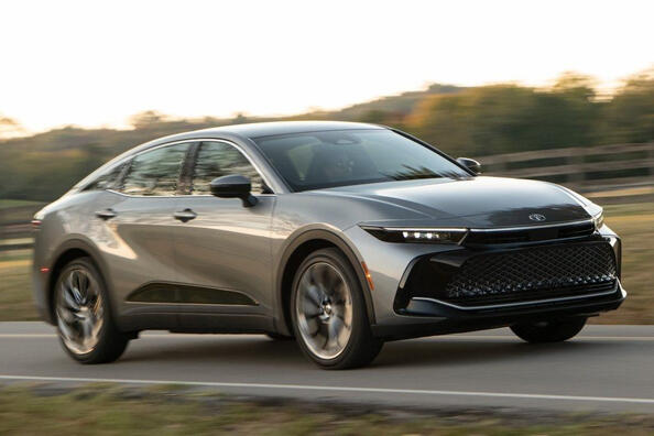 Testbericht zur Toyota Crown Crossover-Limousine