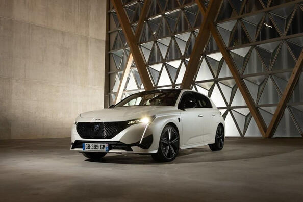 Testbericht zum kompakten Elektro-Schrägheckmodell Peugeot e-308