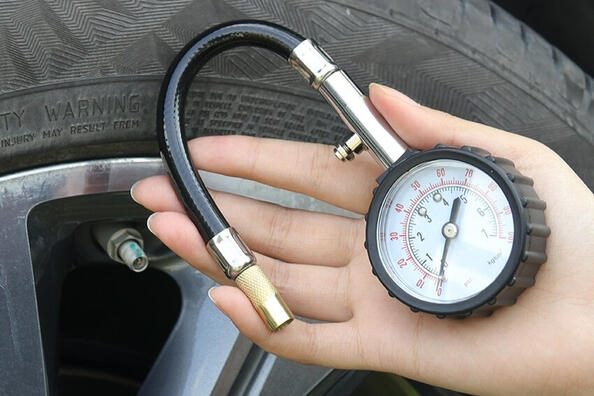 So prüfen Sie den Druck in Autoreifen richtig