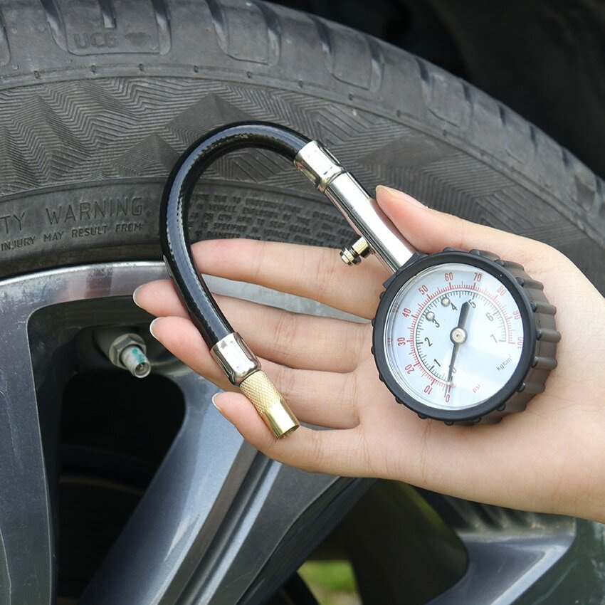So prüfen Sie den Druck in Autoreifen richtig