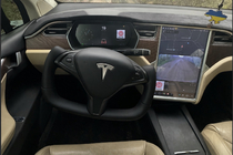 Tesla Model X 2015- Lenkrad im Schiffsdesign (Kunstleder und Carbon-Einsätze) Foto 6