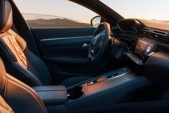 Peugeot 508 Facelift Liftback der zweiten Generation Foto 5