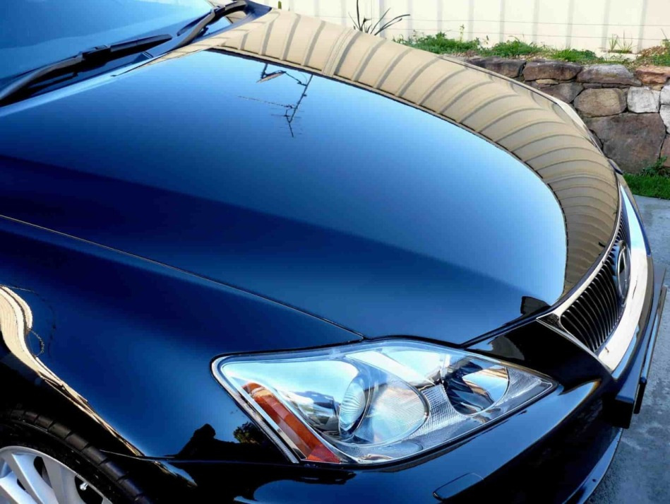 Wie lange hält Keramik auf einer Autokarosserie: Eigenschaften, Vor- und Nachteile