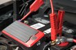 Wie startet man einen Automotor mit entladener Batterie? Foto 1