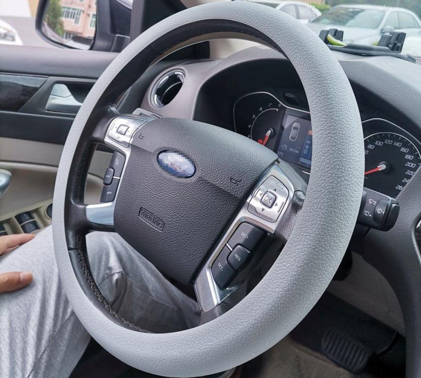 So wählen Sie einen Lenkradbezug für Ihr Auto aus
