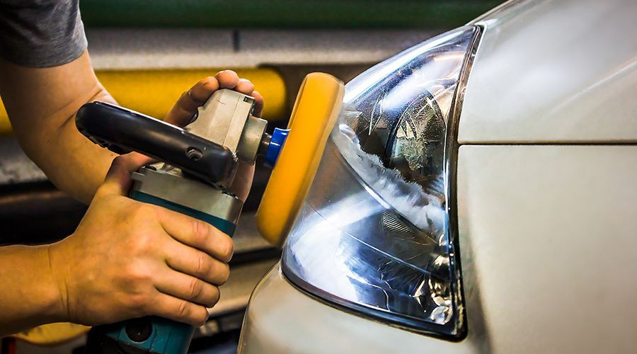 Wie oft sollten die Scheinwerfer poliert werden?
