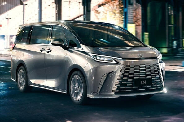 Testbericht zum Premium-Minivan Lexus LM der zweiten Generation