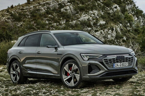 Elektrischer Allrad-Crossover Audi Q8 e-tron