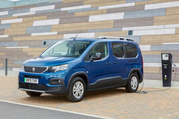 Testbericht zum elektrischen Kompaktvan Peugeot e-Rifter