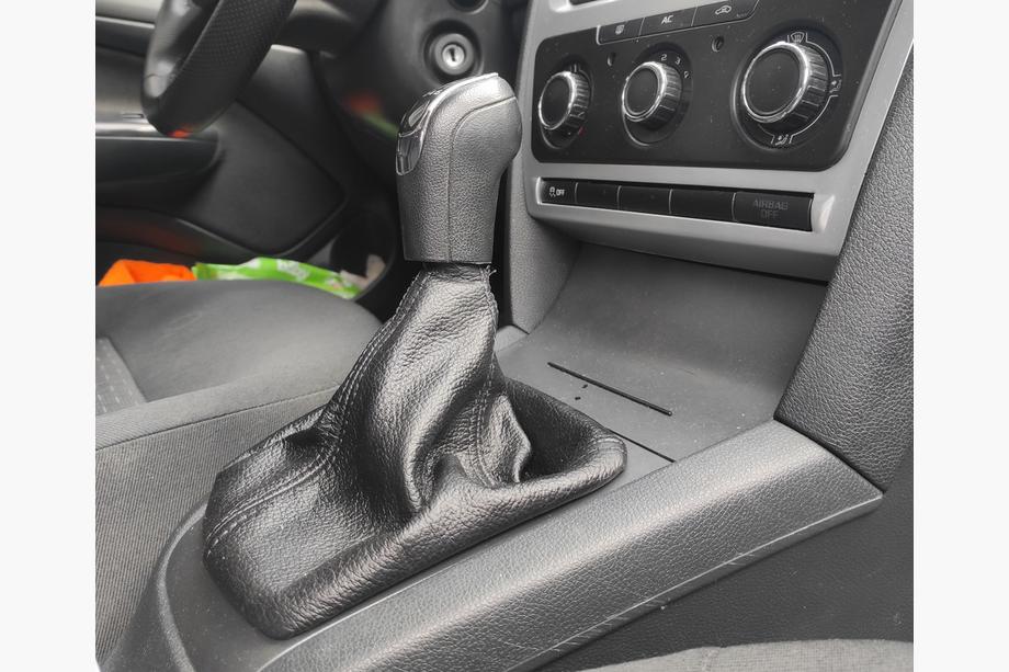 Skoda Octavia II A5 2010-2013 Leder Schaltsack Image