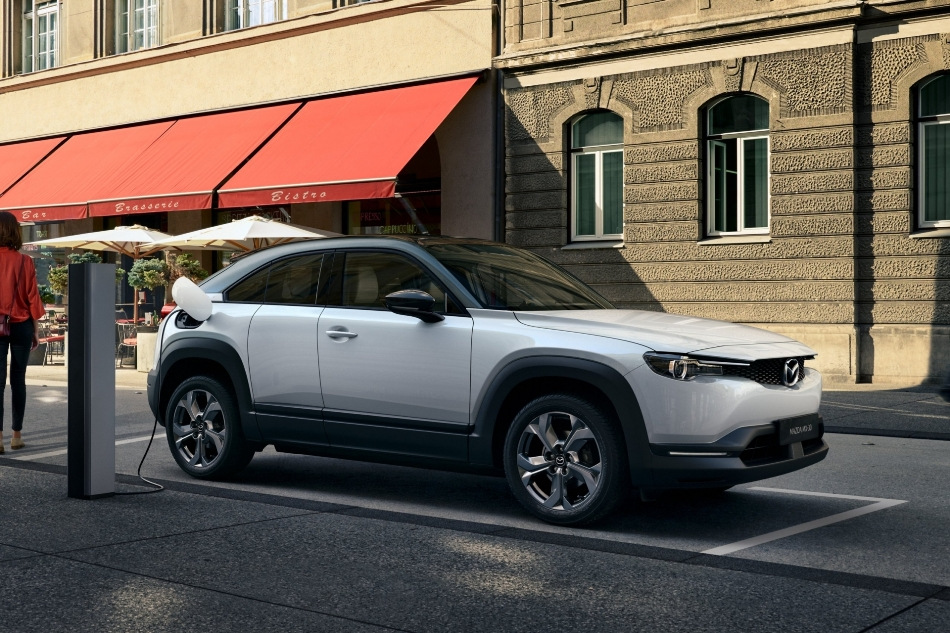 Die erste Generation des elektrischen Crossovers Mazda MX-30