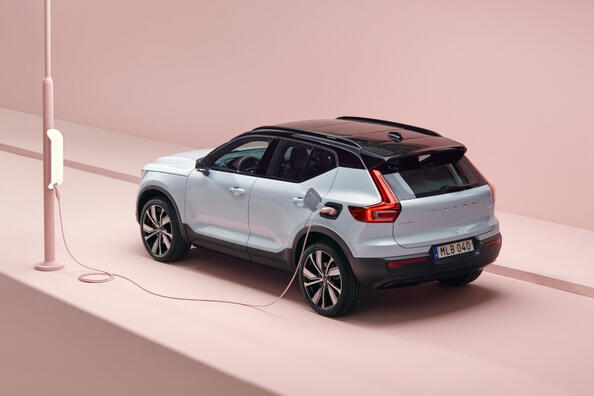 Crossover mit elektrischem Allradantrieb Volvo XC40 Recharge Foto 1