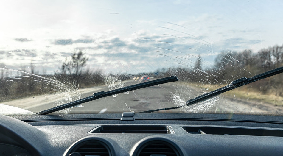 Warum quietschen Autowischer und wie wird man sie wieder los?
