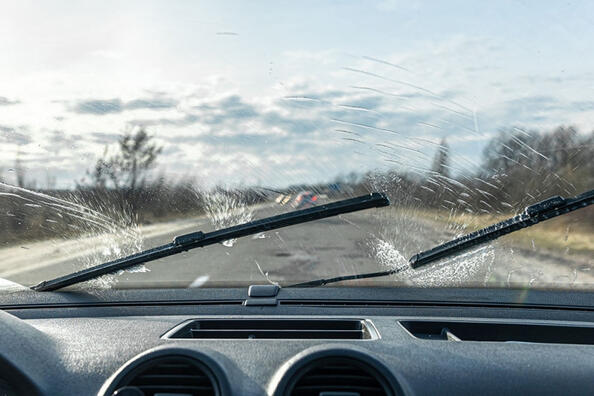 Warum quietschen Autowischer und wie wird man sie wieder los?