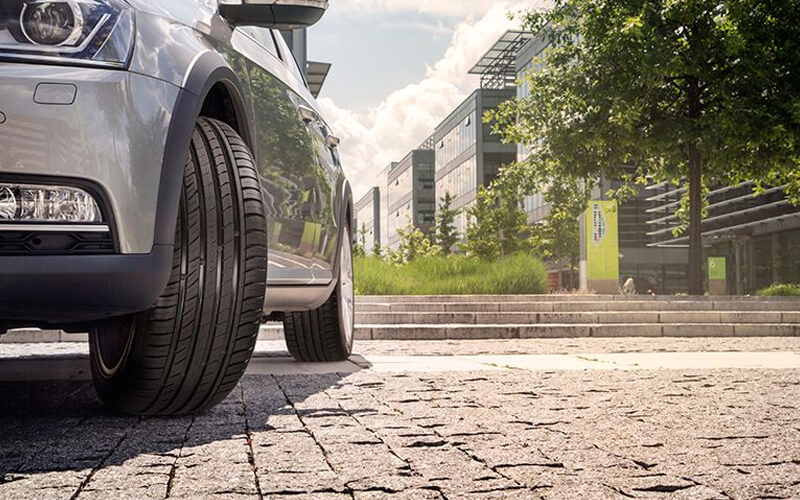 Wie wählt man Sommerreifen für ein Auto aus?