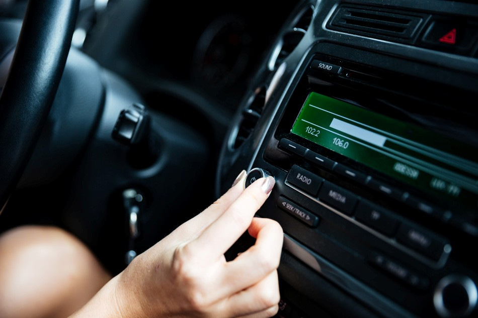 Wie kann der Klang des Audiosystems im Auto verbessert werden?