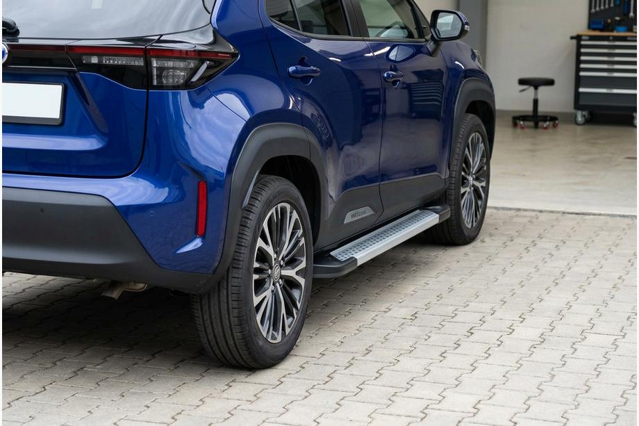 Toyota Yaris/Yaris Cross (XP210) 2020- Seitenschweller Vision New Grey (2 Stk., Aluminium) Image