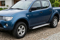 Fiat Fullback 2016- Trittbretter Shining V1 (2 Stk., Aluminium) Foto 1