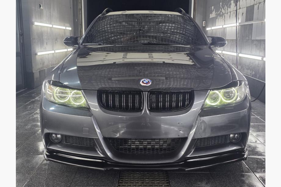 BMW 3 Series E90/E91 2005-2011 Jubiläums Emblem 82mm (Front) Image