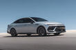 Rückblick auf die aktualisierte Limousine des Hyundai Sonata der achten Generation Foto 2