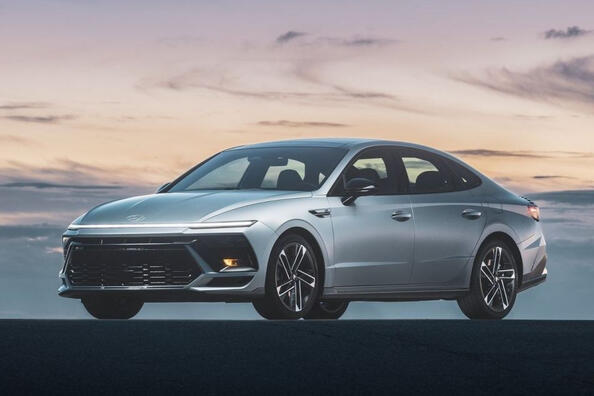Rückblick auf die aktualisierte Limousine des Hyundai Sonata der achten Generation