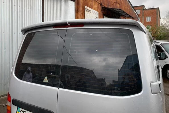 Spoiler am Volkswagen Transporter T6