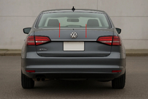 Volkswagen Jetta 2011-2018 Chromleiste über dem Kennzeichen (Carmos Edelstahl) Foto 1