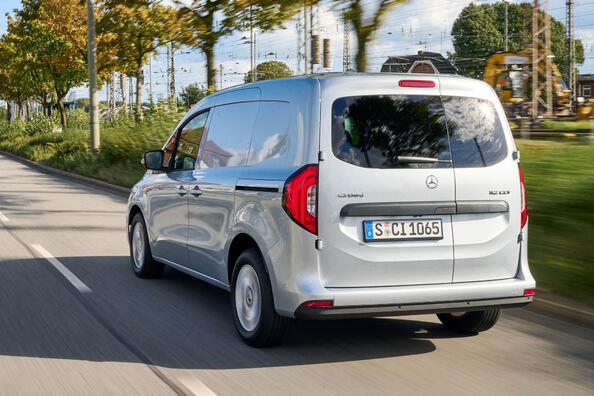 Übersicht über den kompakten Stadttransporter Mercedes-Benz Citan Furgon Foto 4