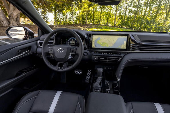 Toyota Camry 9. Generation: Komfort und Technologie auf einem neuen Niveau Foto 7