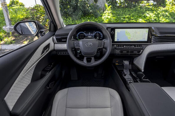 Toyota Camry 9. Generation: Komfort und Technologie auf einem neuen Niveau Foto 6