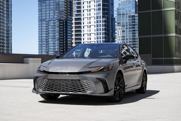 Toyota Camry 9. Generation: Komfort und Technologie auf einem neuen Niveau Foto 2