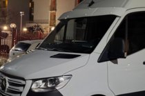 Mercedes Sprinter W907/W910 2018- Frontscheibenblende am Rahmen (Weiß, 5mm) Foto 6