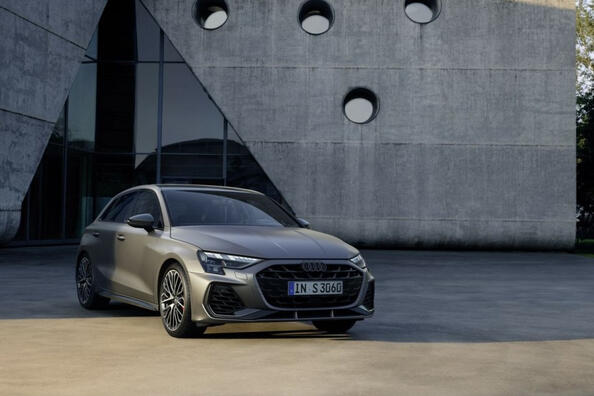 Audi S3 Sportback 2024: Aktualisiertes aufgeladenes Fließheck