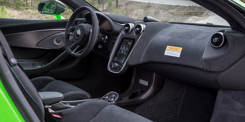 Alcantara oder Öko-Leder: Was soll man für den Autoinnenraum wählen?