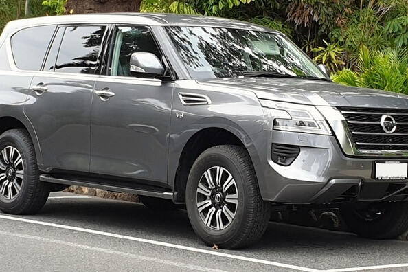Nissan Patrol Y62: Bewertung des legendären SUV der VI-Generation Foto 1