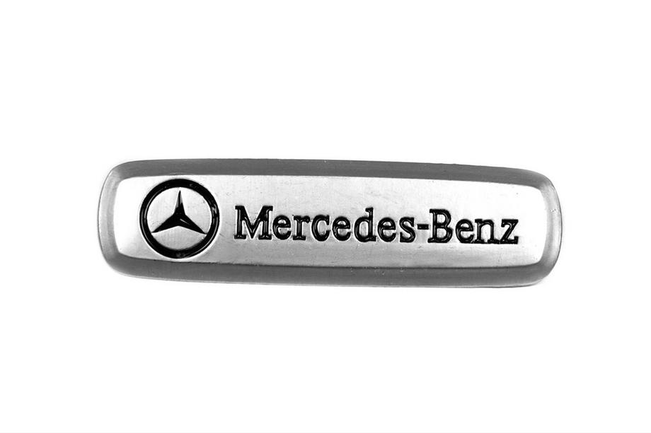 Mercedes-Benz Mercedes Aluminium Emblem für Fußmatten (1 Stk) Foto 1