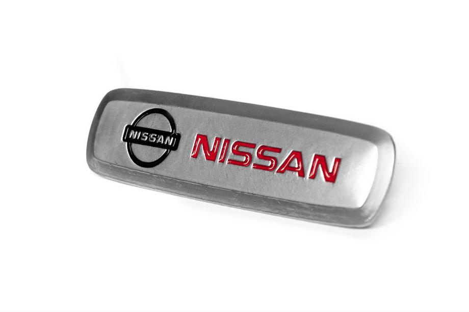 Nissan Aluminium Emblem für Fußmatten (1 Stk) Foto 2