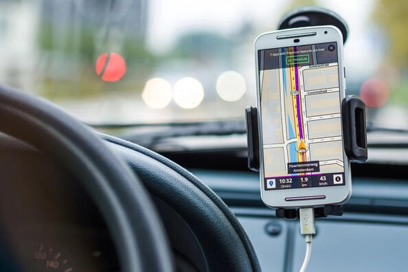 Mobile Anwendungen für Autofahrer: unverzichtbare Helfer unterwegs