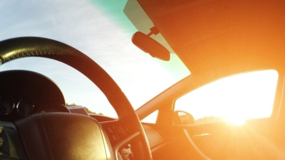 Wie kühlt man den Innenraum eines Autos bei Hitze?