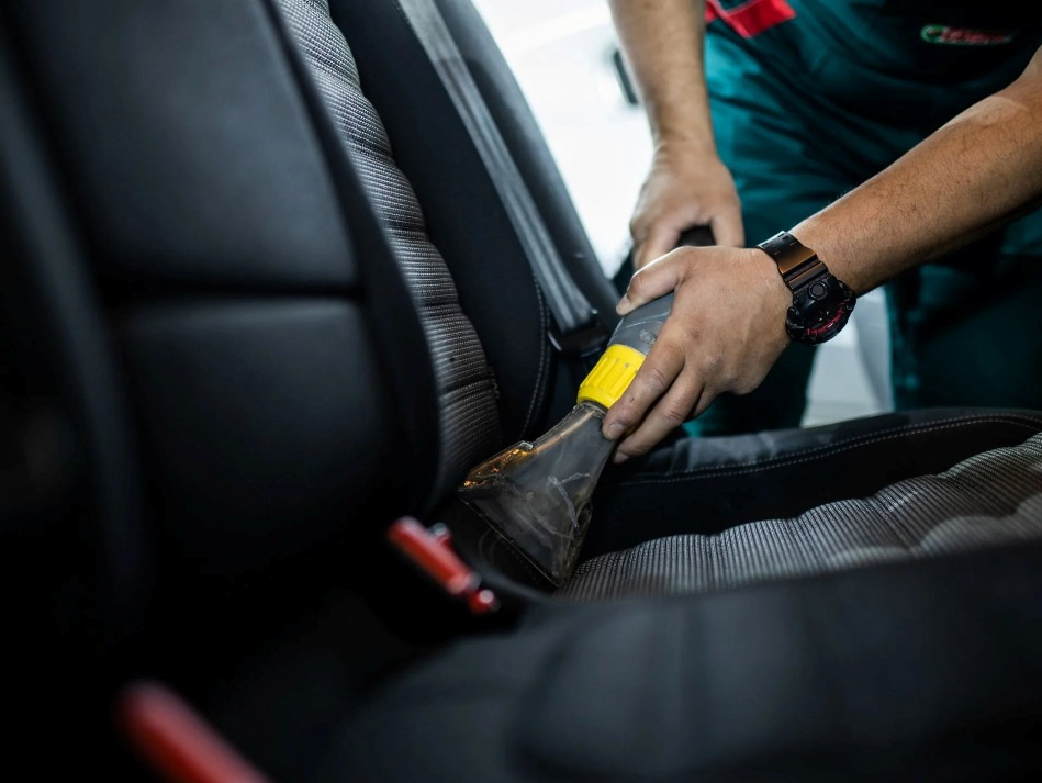 Was ist der Unterschied zwischen der chemischen Reinigung des Autoinnenraums und der üblichen?